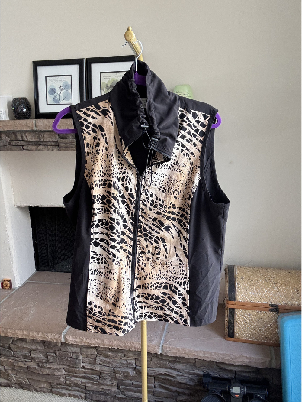 Zenergy by Chico's Animal-print sleeveless golf top Size Chico's size 2
